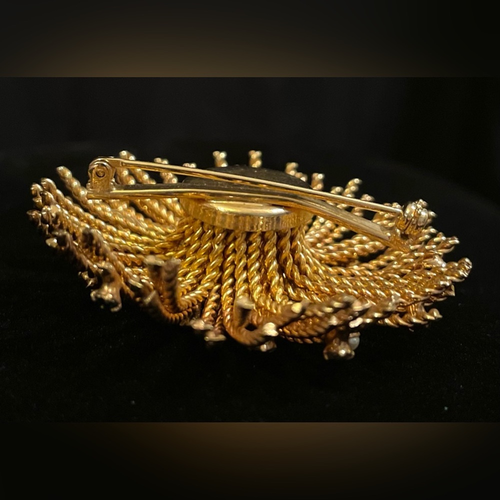 Holiday starburst brooch - Picture 5 of 6